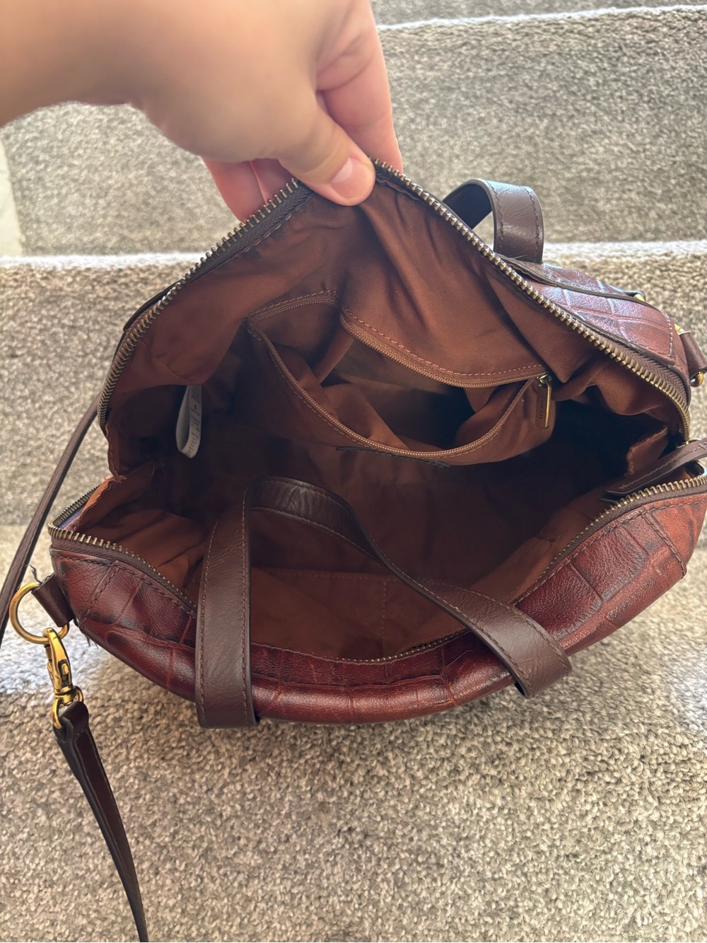 Fossil Croc-Embossed Leather Crossbody Bag - Dark Brown - Picture 2 of 7